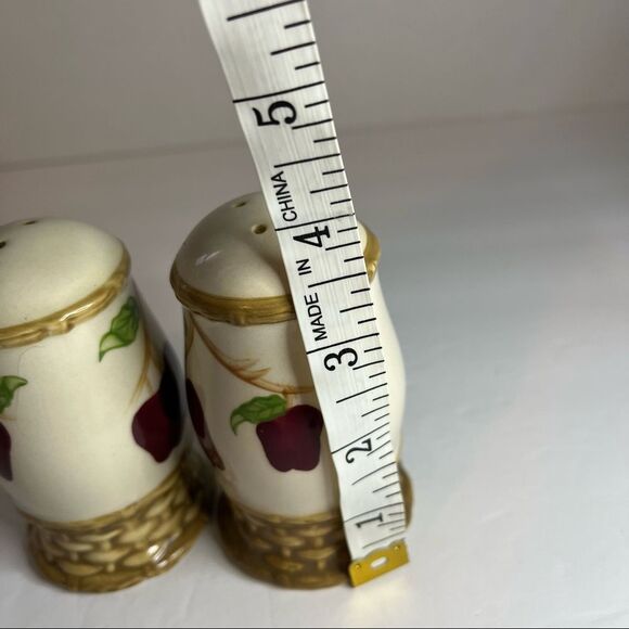 Vintage Ceramic Basket with Apple Design Salt and Pepper Shakers - Picture 5 of 6